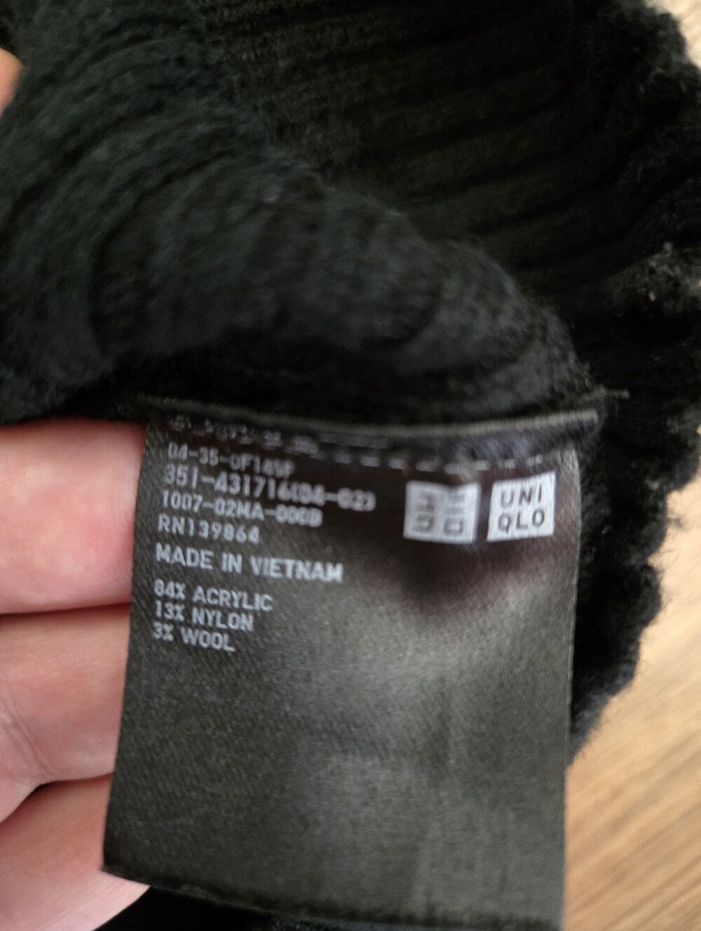Uniqlo Black Ribbed Turtleneck Sweater for Men - Picture 2 of 4